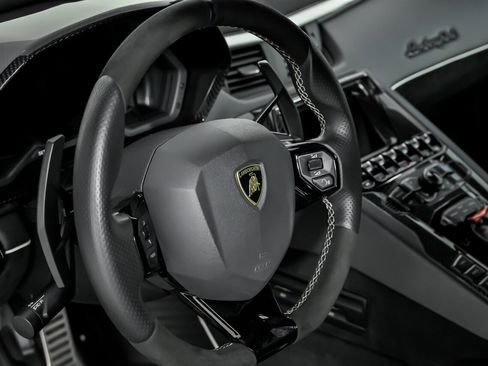 Used 2019 Lamborghini Aventador SVJ image 32