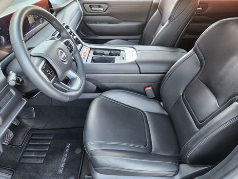 Used 2025 Nissan Armada SV image 10