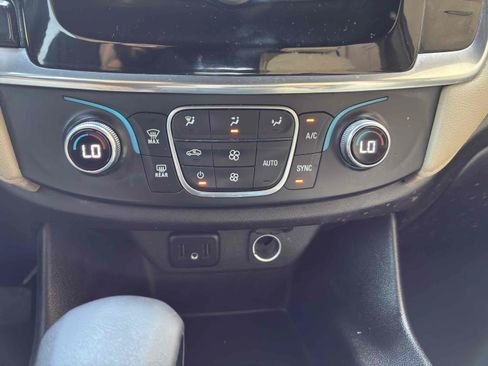 Used 2022 Chevrolet Traverse LS FWD image 29
