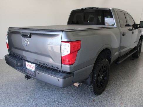 Used 2018 Nissan Titan SV w/ SV Convenience Package AWD/4WD image 7