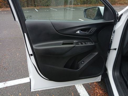 Used 2022 Chevrolet Equinox LT image 11