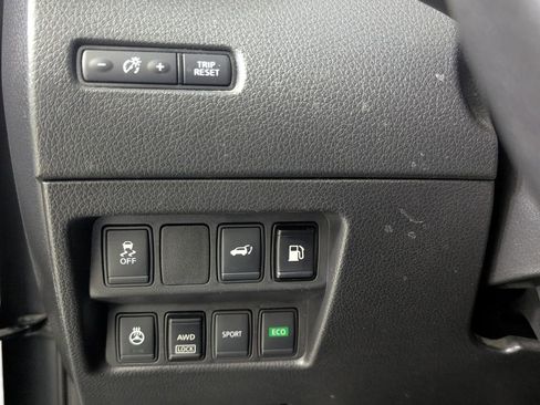 Used 2018 Nissan Rogue SV w/ Premium Package AWD/4WD image 15