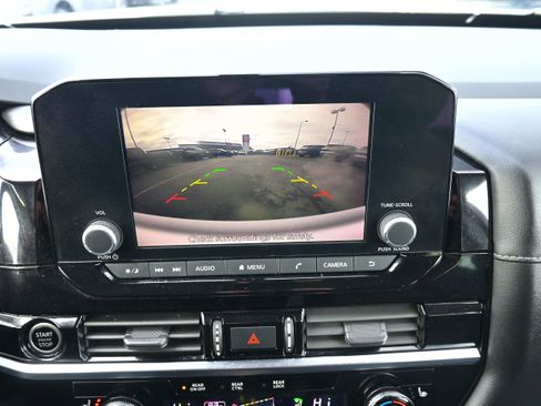 Used 2023 Nissan Pathfinder SV image 27