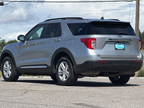 Used 2023 Ford Explorer XLT AWD/4WD image 6