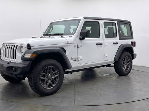 Used 2025 Jeep Wrangler Unlimited Sport AWD/4WD image 3