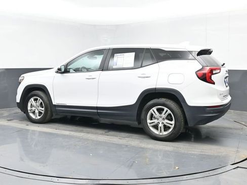 Used 2022 GMC Terrain SLE w/ LPO, Floor Liner Package image 6