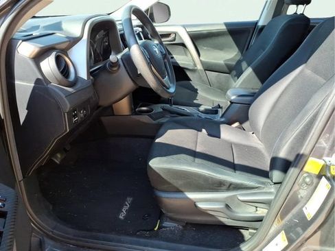 Used 2015 Toyota RAV4 LE FWD image 18
