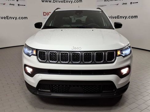 Used 2023 Jeep Compass Latitude AWD/4WD image 2