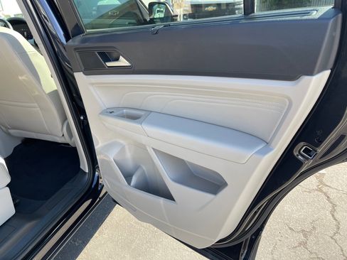 Used 2022 Volkswagen Atlas SEL R-Line image 12