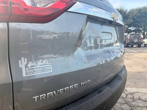 Used 2018 Chevrolet Traverse LT AWD/4WD image 11