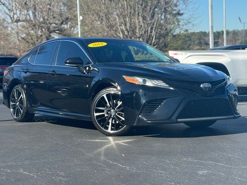 Used 2018 Toyota Camry XSE image 2