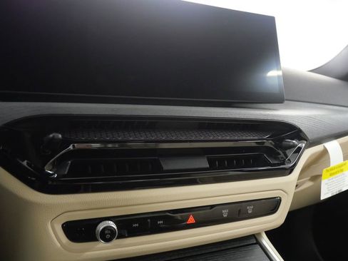 Used 2025 BMW 330i Sedan w/ Premium Package image 24