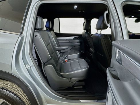 Used 2025 Buick Enclave Preferred image 27