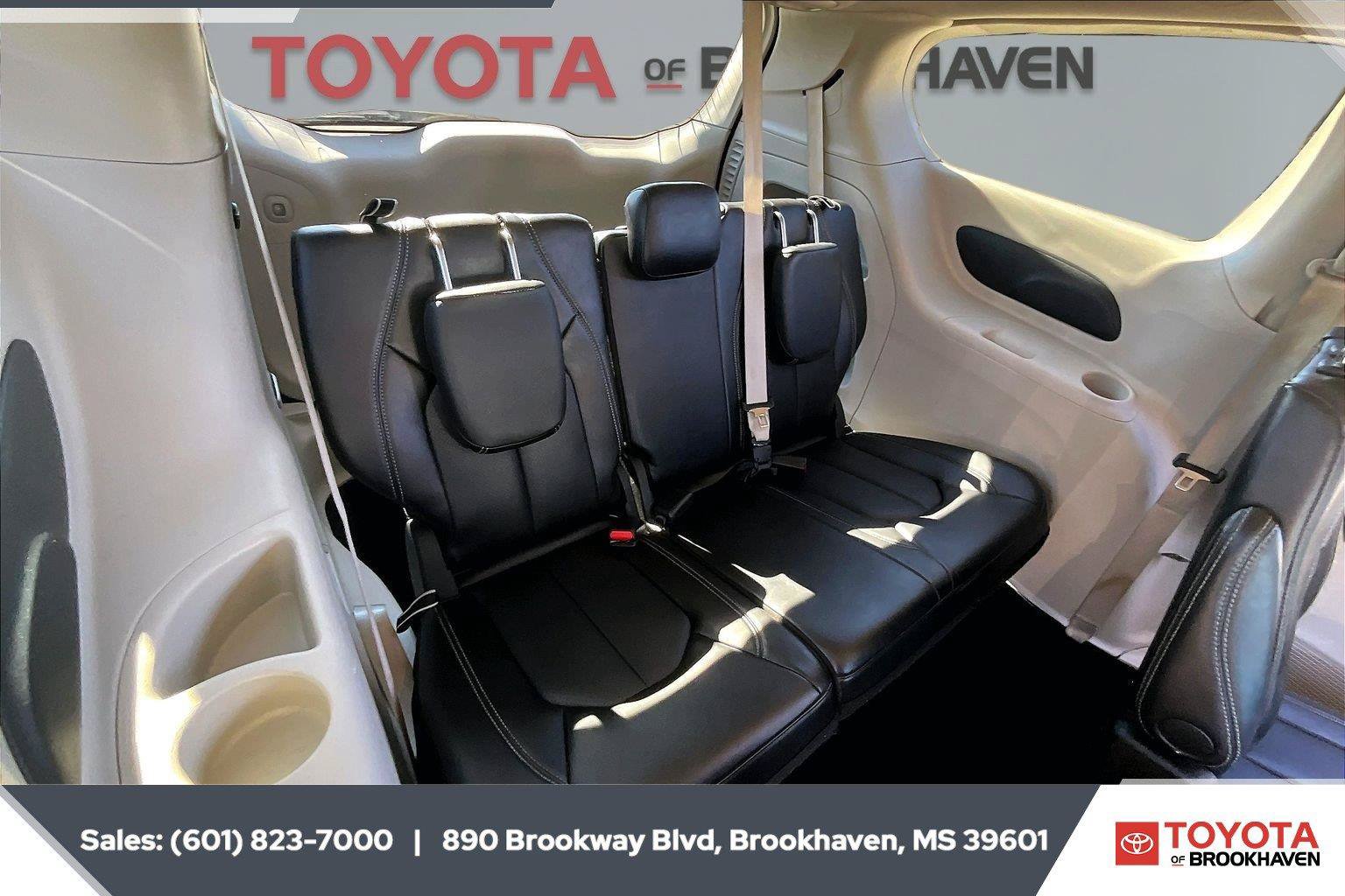 Used 2024 Chrysler Pacifica Touring-L FWD image 21