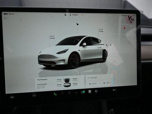 Used 2022 Tesla Model Y Long Range image 11