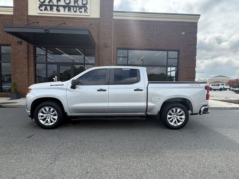 Used 2020 Chevrolet Silverado 1500 Custom w/ Custom Value Package AWD/4WD image 3