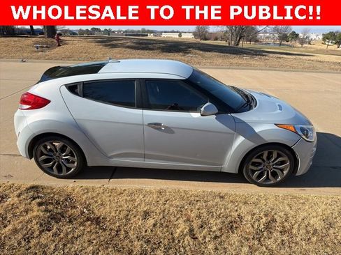 Used 2015 Hyundai Veloster RE:FLEX Edition image 2