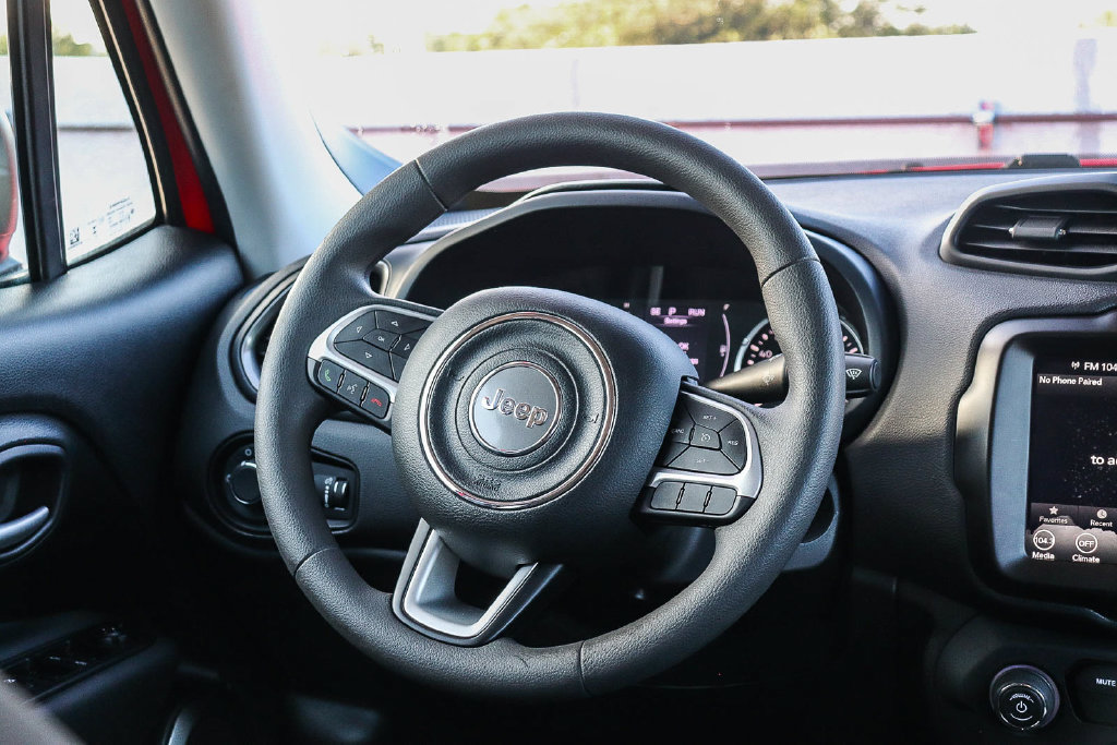 Used 2023 Jeep Renegade Latitude AWD/4WD image 17