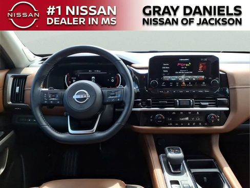 Certified 2025 Nissan Pathfinder Platinum w/ Cargo Package FWD image 11