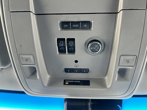 Used 2017 Chevrolet Suburban LT image 28