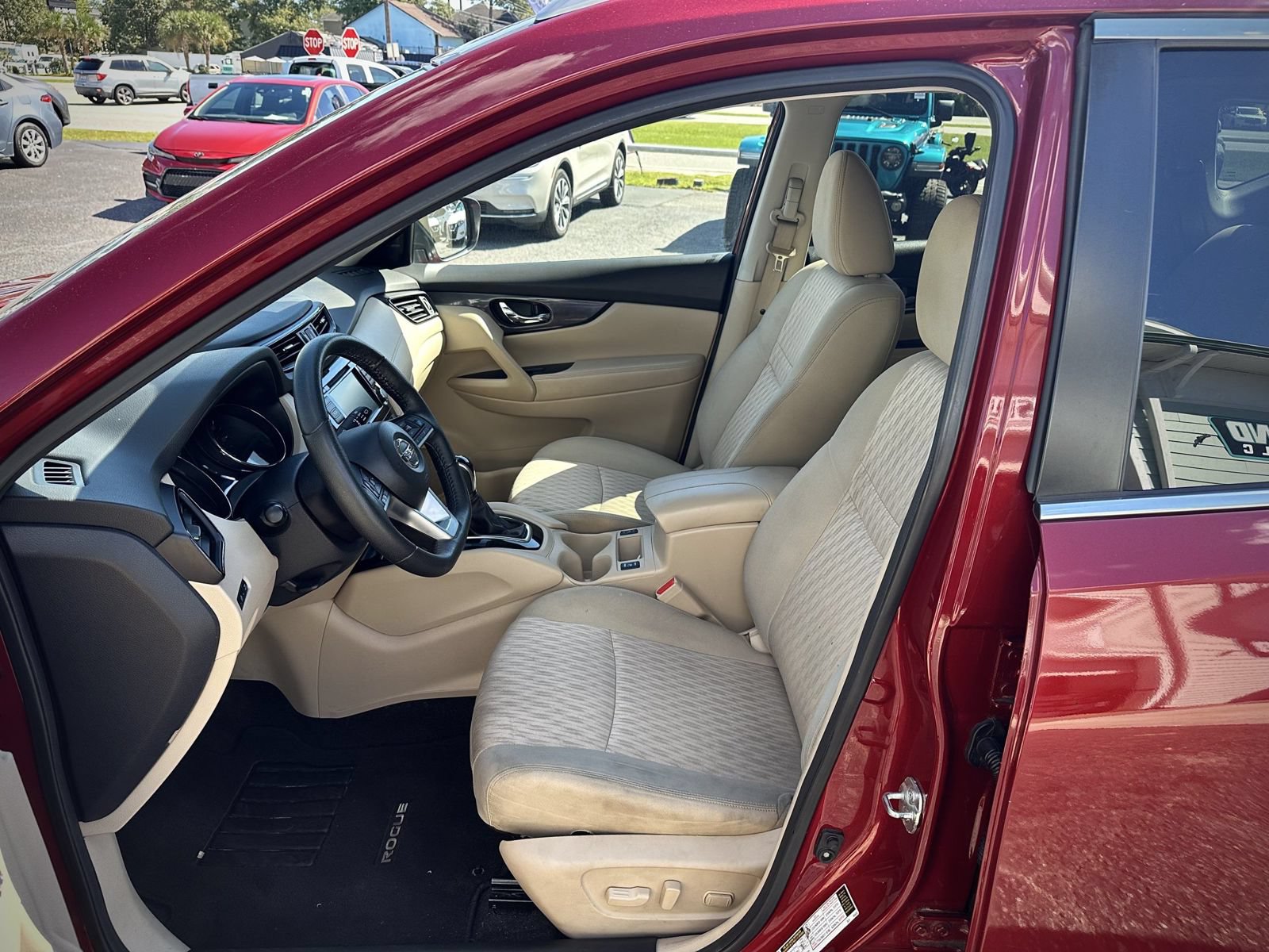 Used 2020 Nissan Rogue SV w/ Sun & Sound Touring Package FWD image 10