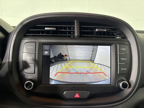 Used 2025 Kia Soul LX w/ LX Technology Package FWD image 14