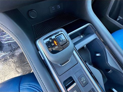 Used 2024 Nissan Pathfinder SV w/ SV Premium Package image 16