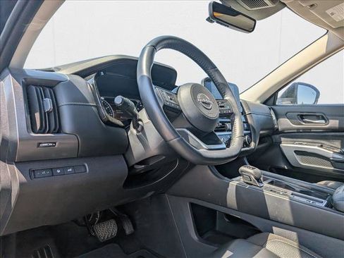 Used 2024 Nissan Pathfinder SL image 10