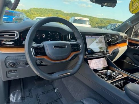 Used 2022 Jeep Grand Wagoneer Series III AWD/4WD image 29