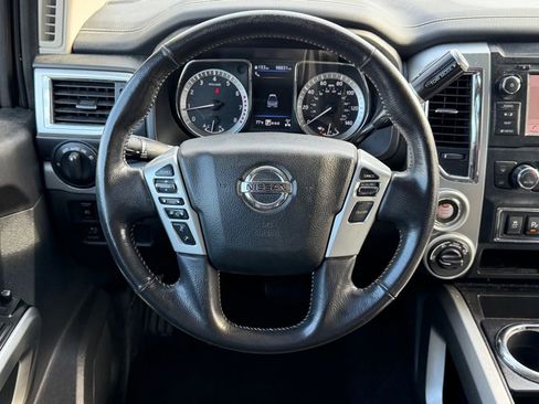 Used 2019 Nissan Titan PRO-4X AWD/4WD image 18