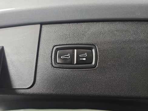 Used 2023 Porsche Cayenne AWD/4WD image 14