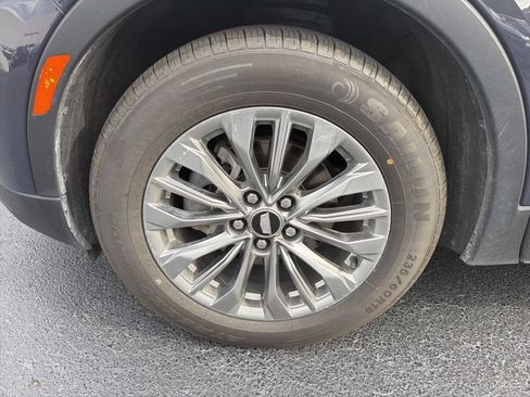Used 2025 Cadillac XT4 Premium Luxury FWD image 2