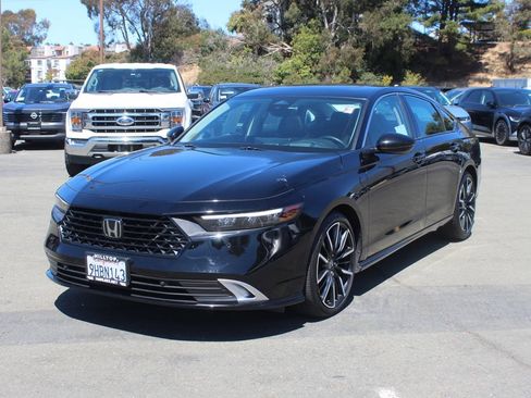 Used 2023 Honda Accord Touring image 3