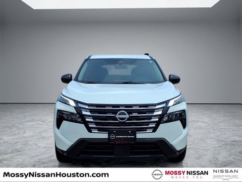 Used 2025 Nissan Rogue S FWD image 3