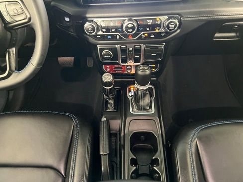 Used 2024 Jeep Wrangler Unlimited Rubicon 4xe image 17
