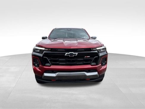 Used 2025 Chevrolet Colorado Z71 w/ Technology Package AWD/4WD image 9