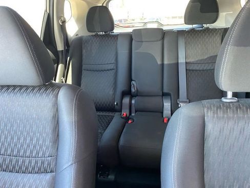 Used 2019 Nissan Rogue SV image 9