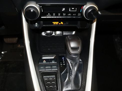 Used 2021 Toyota RAV4 LE image 32