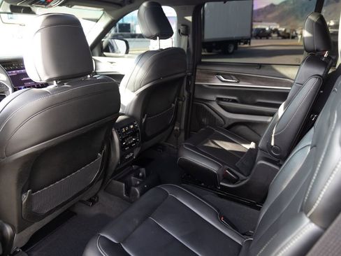 Used 2025 Jeep Grand Cherokee L Limited w/ Luxury Tech Group II image 9