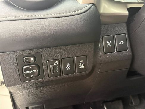 Used 2015 Toyota RAV4 Limited w/ Technology Package AWD/4WD image 23