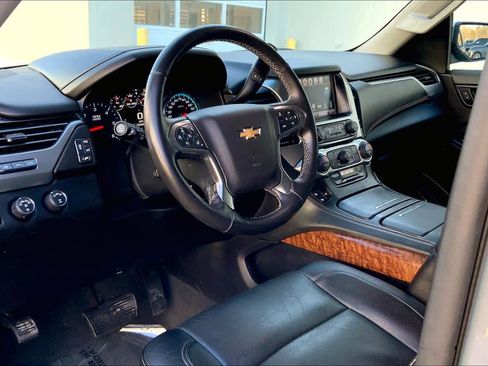 Used 2019 Chevrolet Suburban Premier image 17