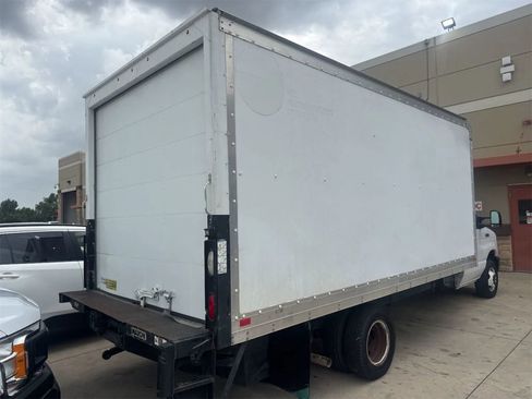 Used 2018 Ford E-350 and Econoline 350 Super Duty w/ Power Windows & Locks Group image 3