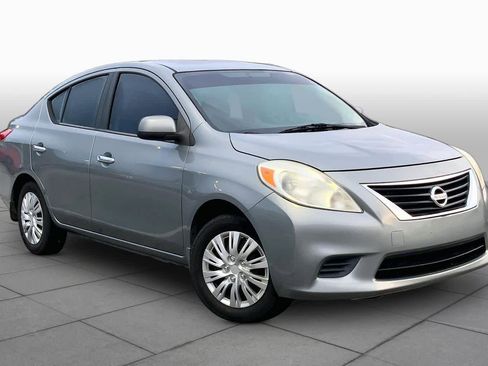 Used 2012 Nissan Versa SV FWD image 2
