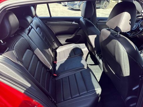 Used 2019 Volkswagen Golf 4-Door image 16