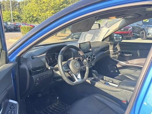 Used 2022 Nissan Sentra SR w/ SR Premium Package FWD image 3