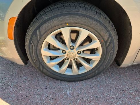 Used 2017 Chrysler Pacifica Touring-L FWD image 22