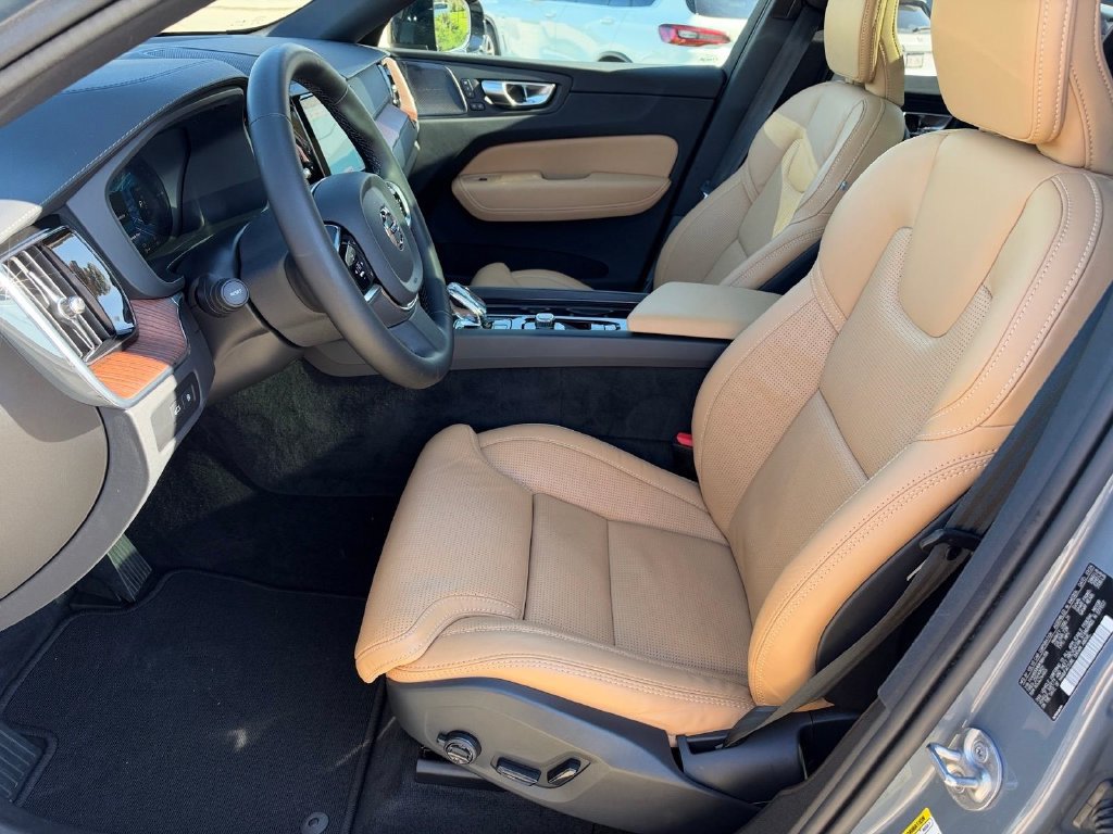 Certified 2024 Volvo XC60 T8 Ultimate w/ Protection Package Premier AWD/4WD image 8