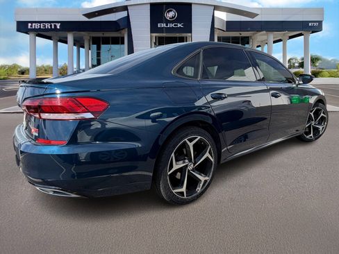 Used 2021 Volkswagen Passat 2.0T R-Line image 2