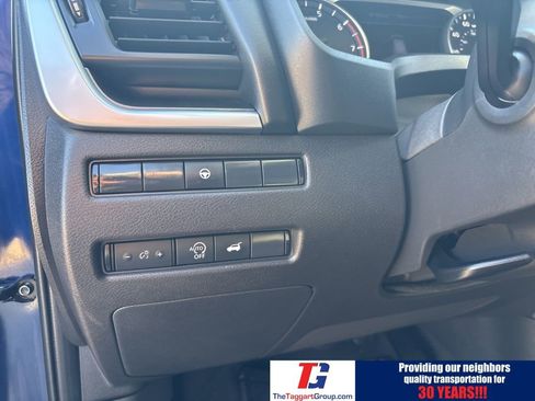 Used 2025 Nissan Rogue SV image 14