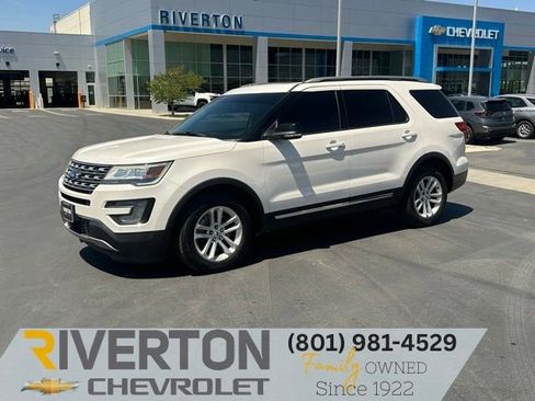 Used 2017 Ford Explorer XLT w/ Equipment Group 202A FWD image 1